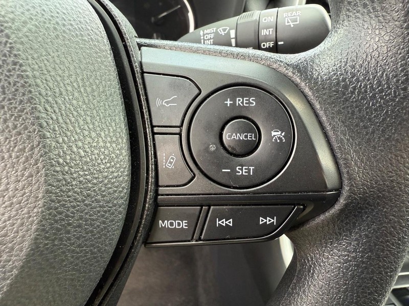 Toyota RAV4 Vehicle Image 14