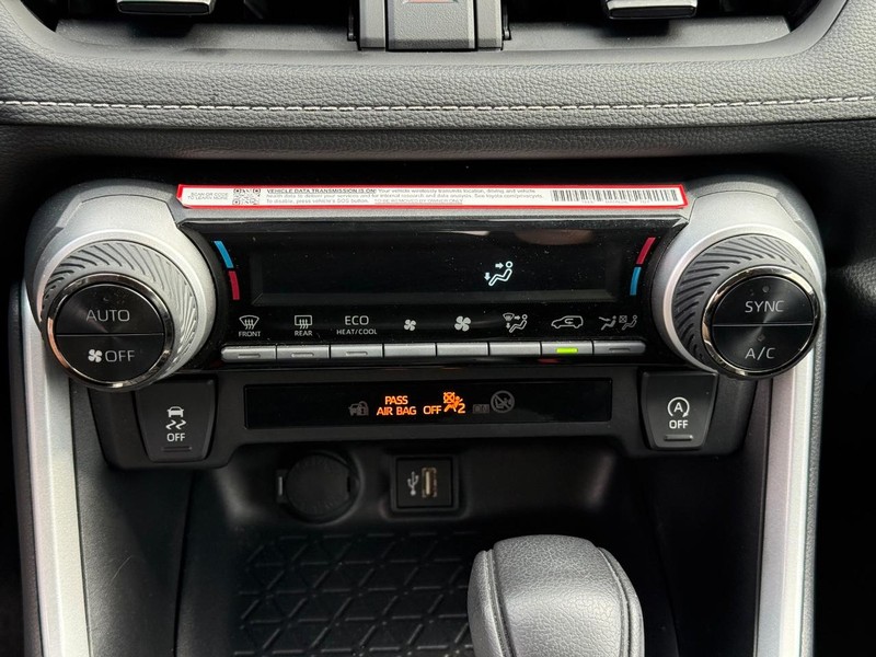 Toyota RAV4 Vehicle Image 18