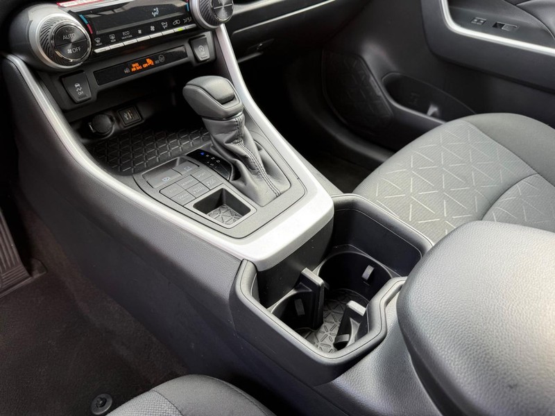 Toyota RAV4 Vehicle Image 19