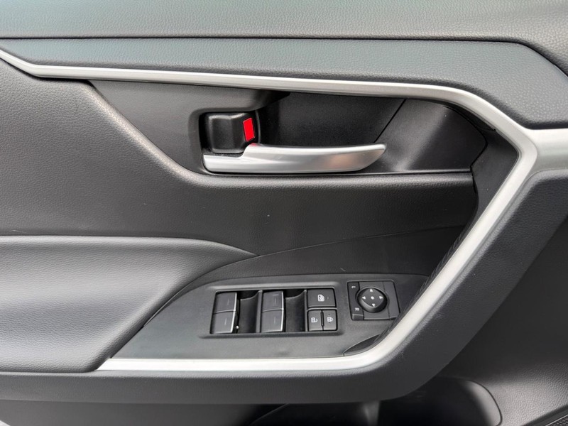 Toyota RAV4 Vehicle Image 23