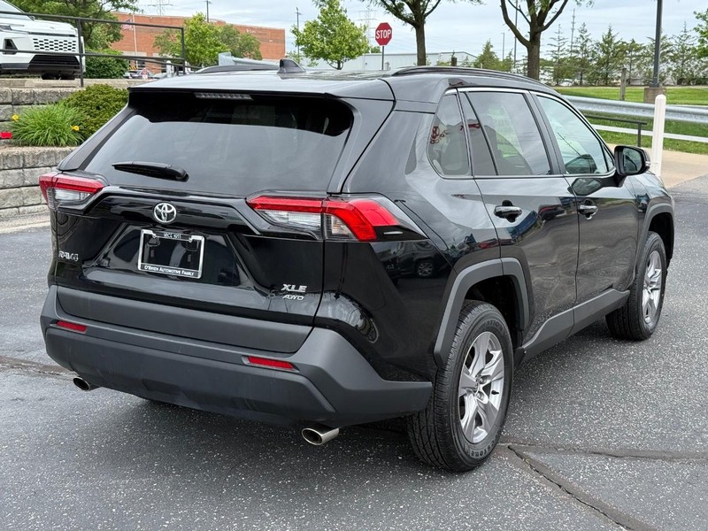Toyota RAV4 Vehicle Image 03