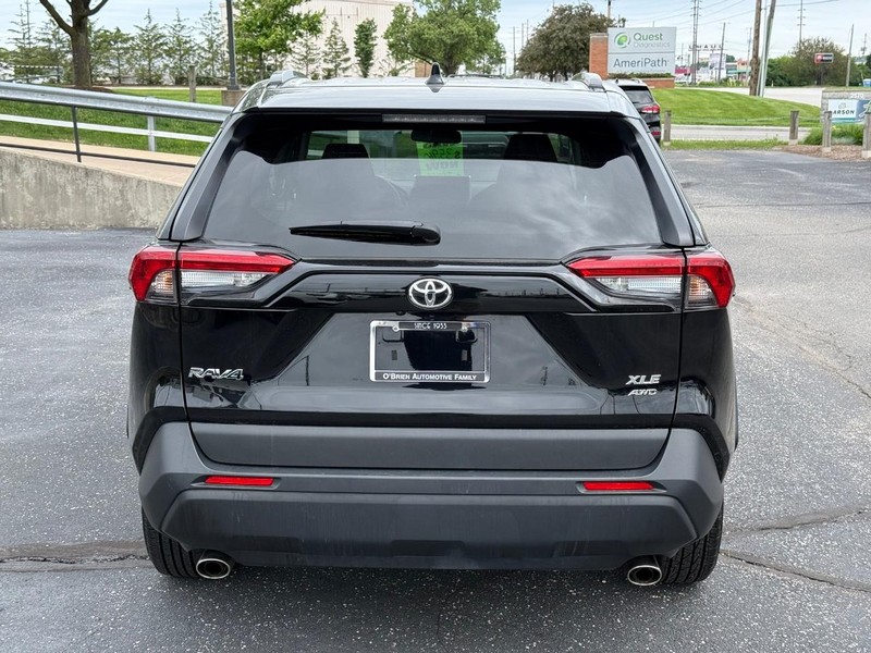 Toyota RAV4 Vehicle Image 04