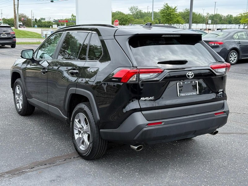 Toyota RAV4 Vehicle Image 05