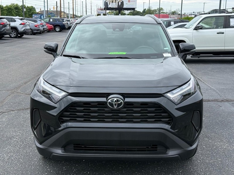 Toyota RAV4 Vehicle Image 09