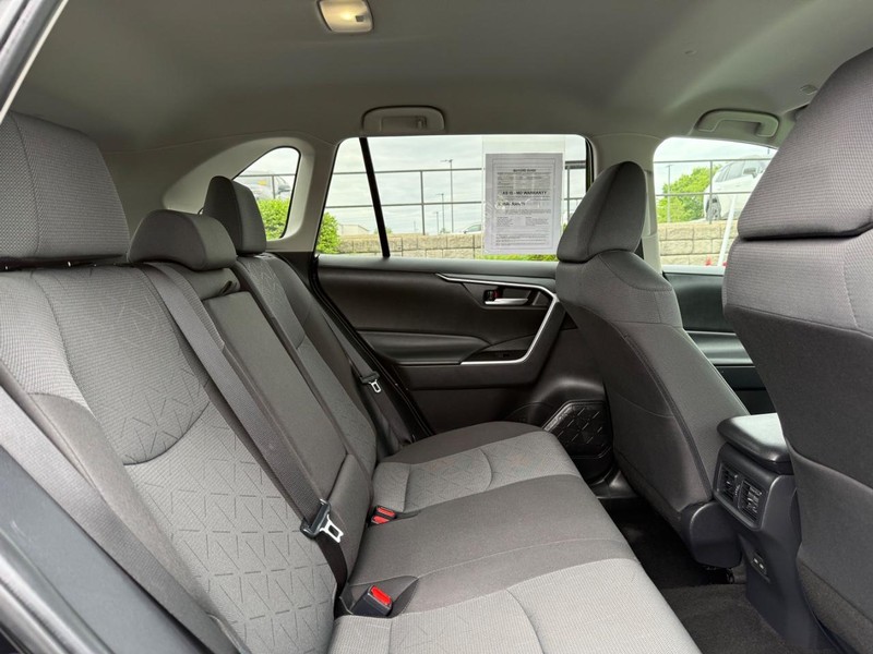 Toyota RAV4 Vehicle Image 10