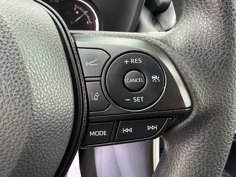 Toyota RAV4 Vehicle Image 14