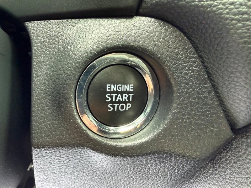 Toyota RAV4 Vehicle Image 15