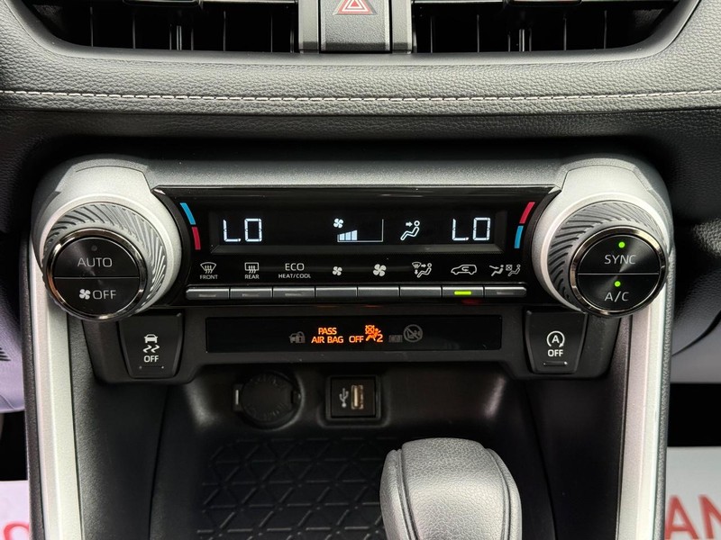 Toyota RAV4 Vehicle Image 18