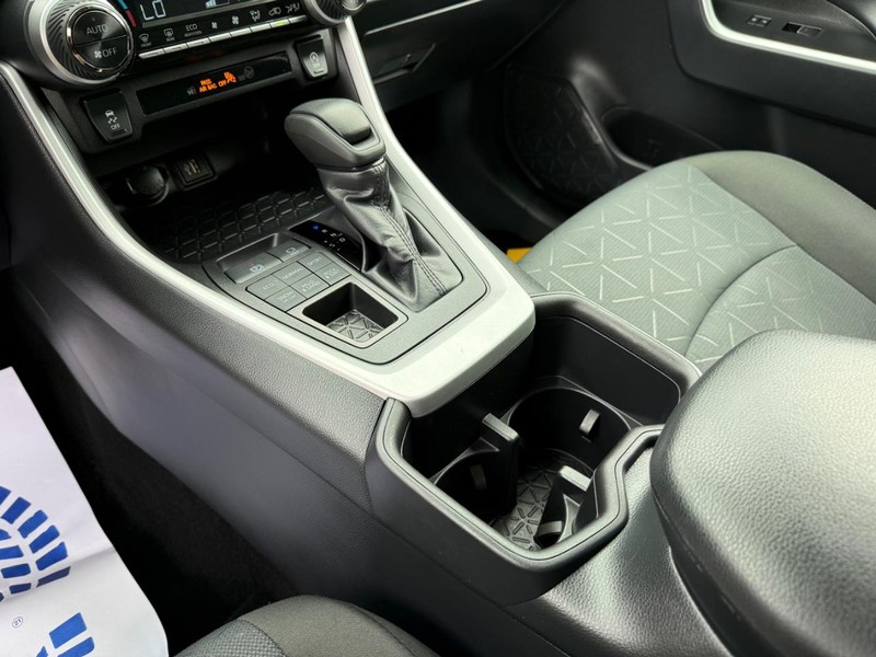 Toyota RAV4 Vehicle Image 19