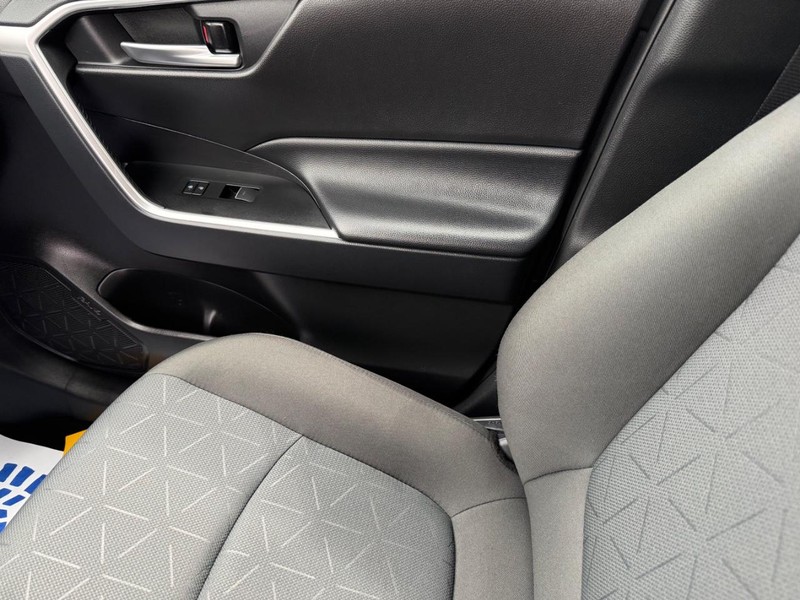 Toyota RAV4 Vehicle Image 20