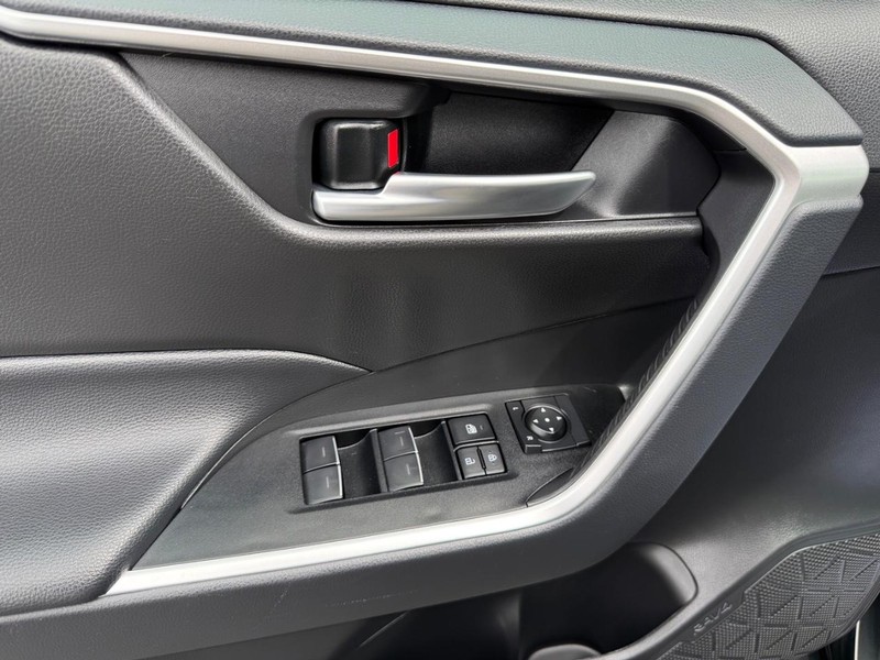 Toyota RAV4 Vehicle Image 23