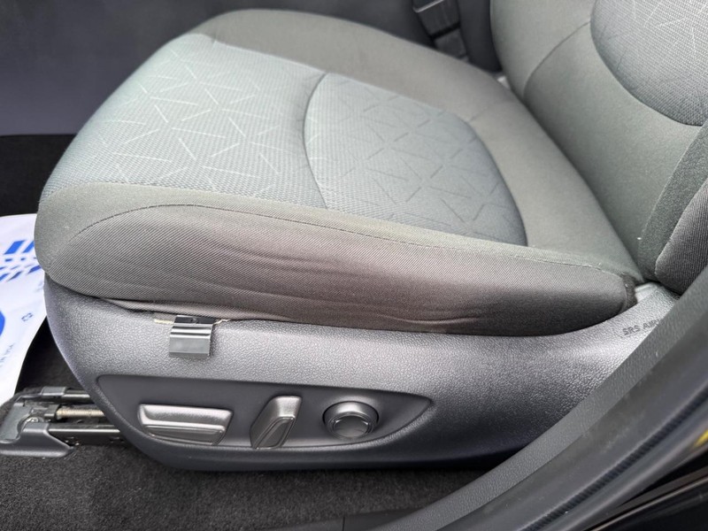 Toyota RAV4 Vehicle Image 24
