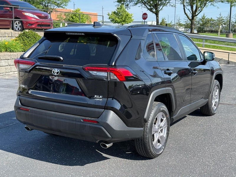 Toyota RAV4 Vehicle Image 03