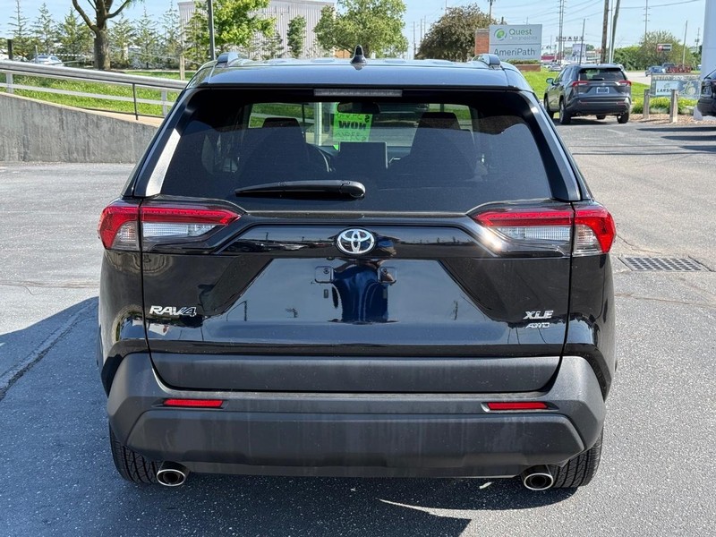 Toyota RAV4 Vehicle Image 04