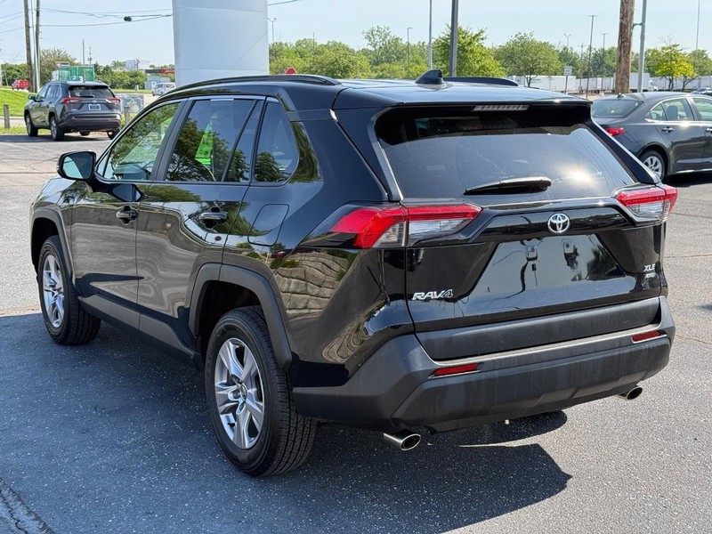 Toyota RAV4 Vehicle Image 05