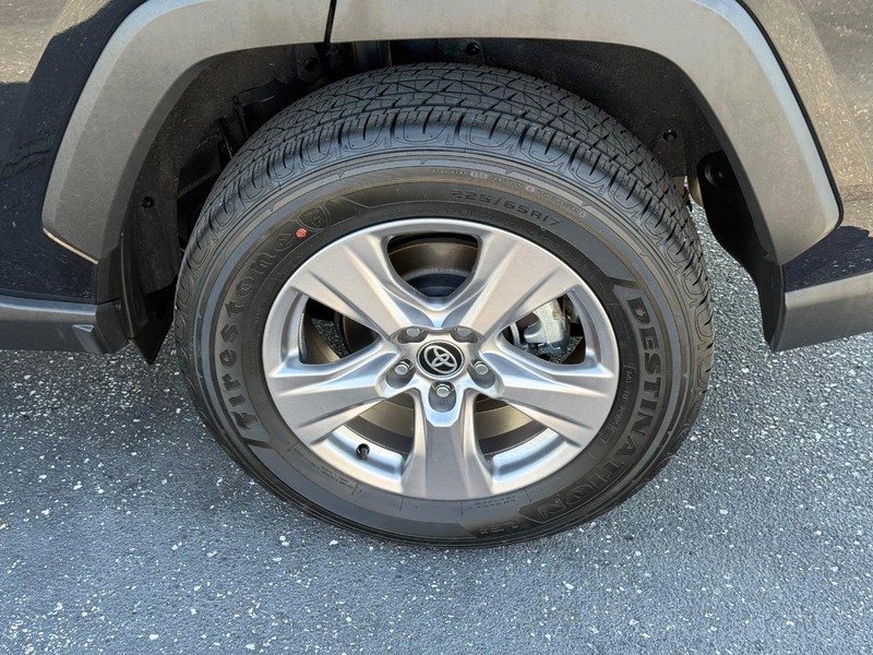 Toyota RAV4 Vehicle Image 06