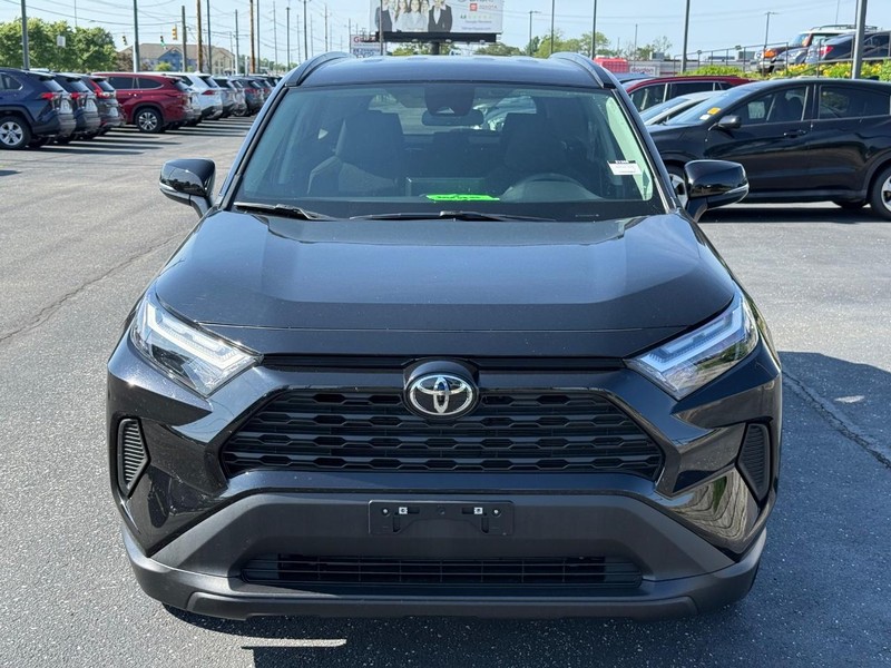Toyota RAV4 Vehicle Image 09