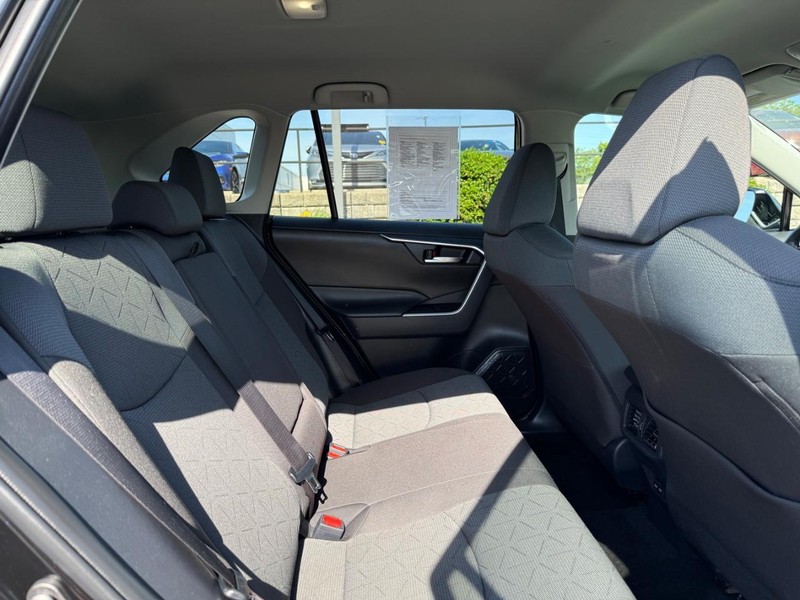 Toyota RAV4 Vehicle Image 10