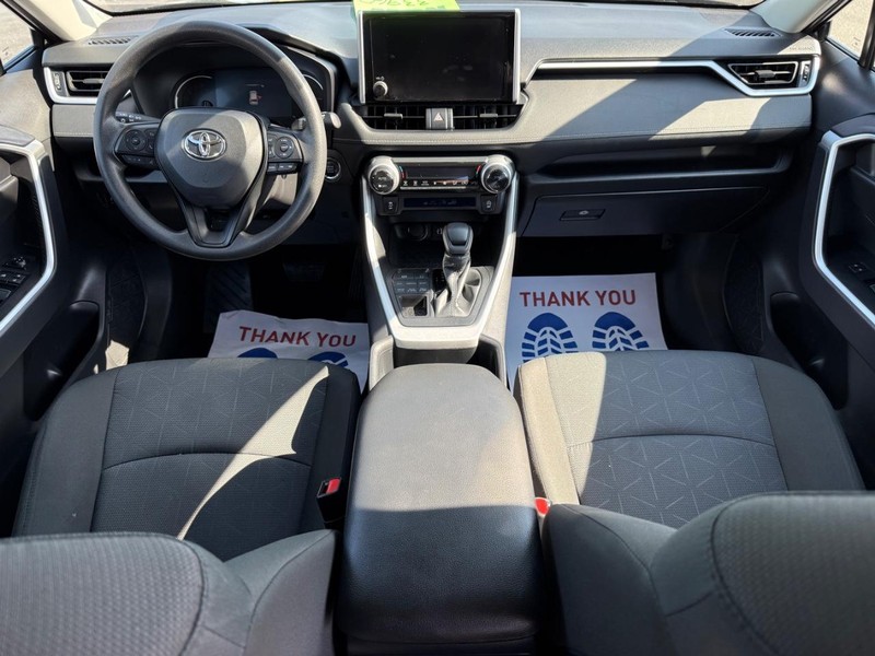 Toyota RAV4 Vehicle Image 11