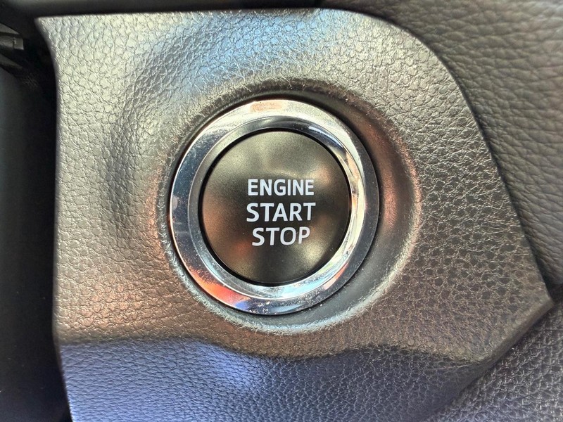 Toyota RAV4 Vehicle Image 15