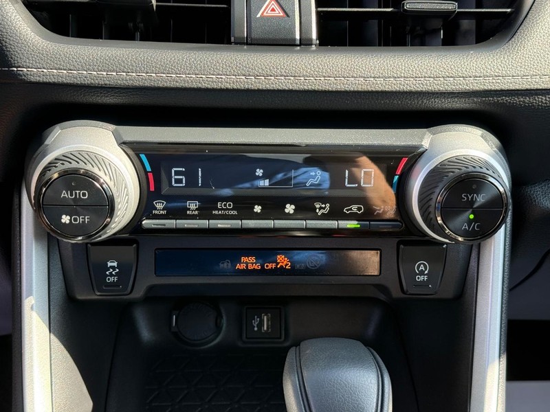 Toyota RAV4 Vehicle Image 18