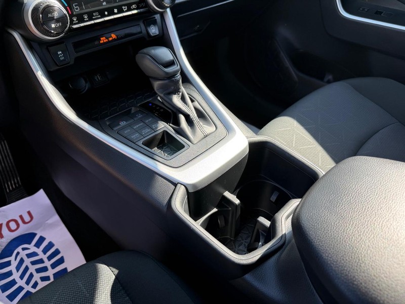 Toyota RAV4 Vehicle Image 19