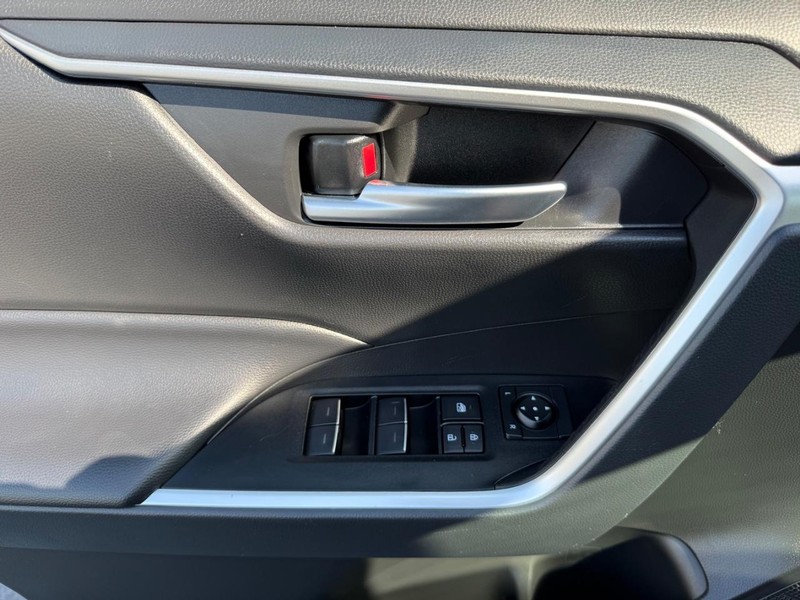 Toyota RAV4 Vehicle Image 23