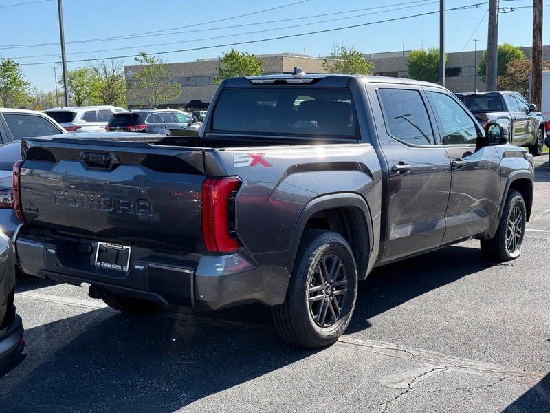 Toyota Tundra 4WD Vehicle Image 04