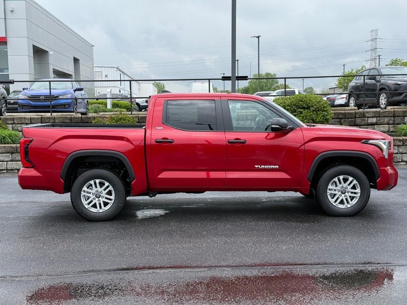 Toyota Tundra 4WD Vehicle Image 02