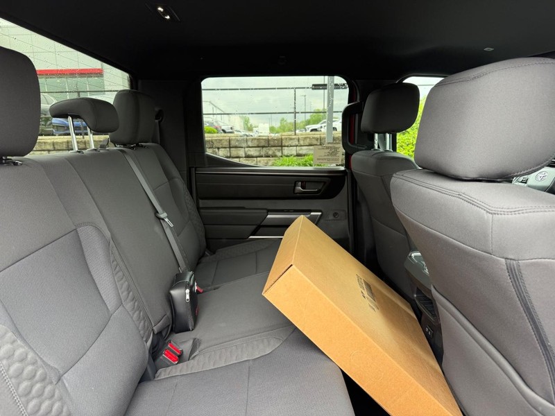 Toyota Tundra 4WD Vehicle Image 04