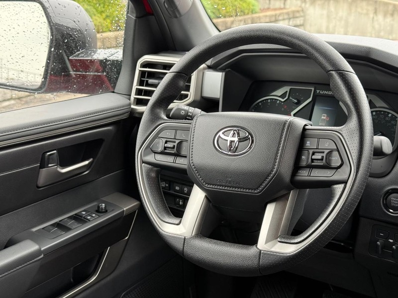 Toyota Tundra 4WD Vehicle Image 06
