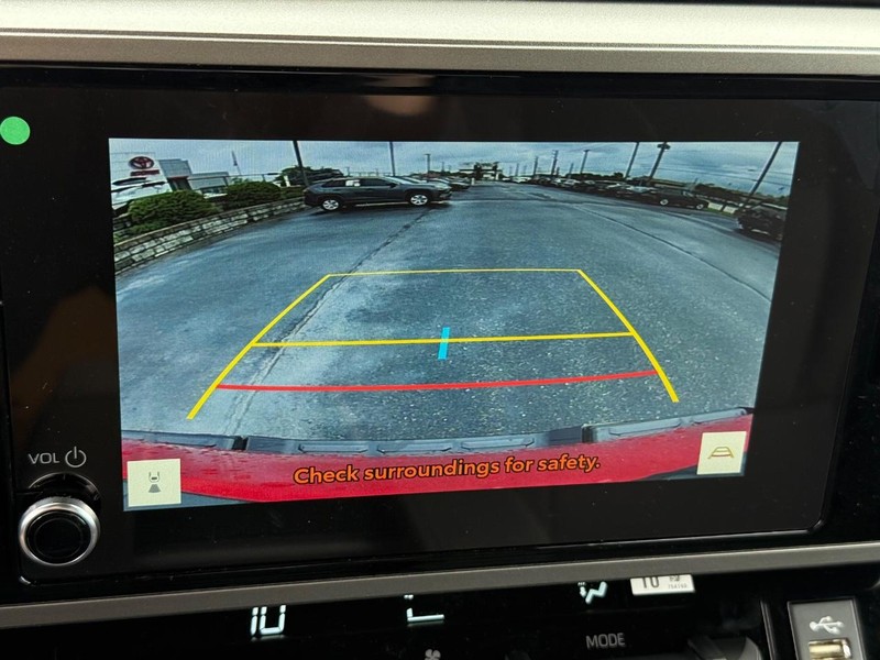 Toyota Tundra 4WD Vehicle Image 11