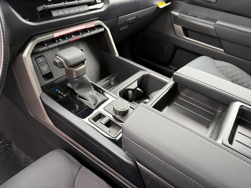 Toyota Tundra 4WD Vehicle Image 12
