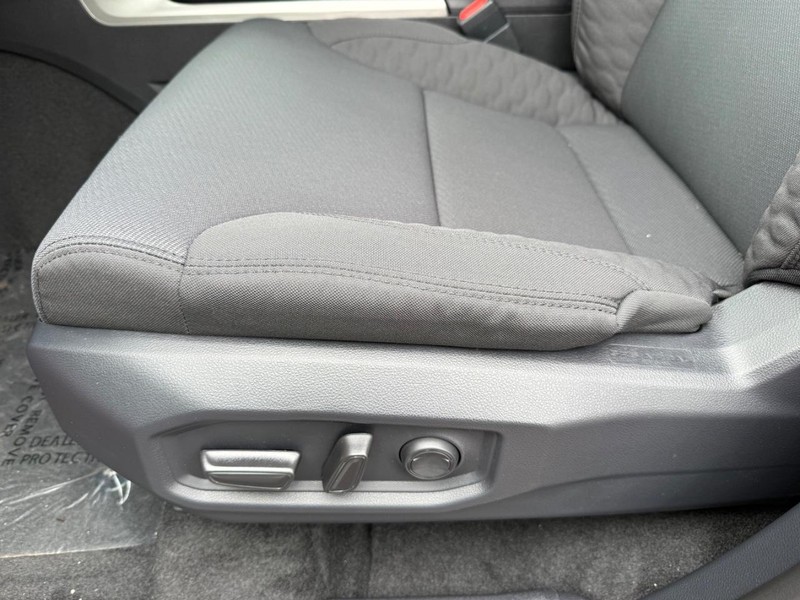 Toyota Tundra 4WD Vehicle Image 17