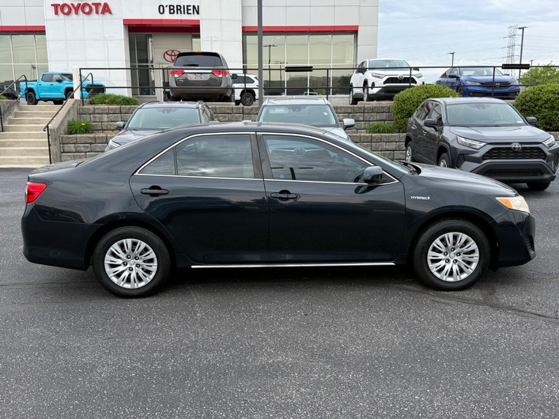 Toyota Camry Hybrid Vehicle Image 02