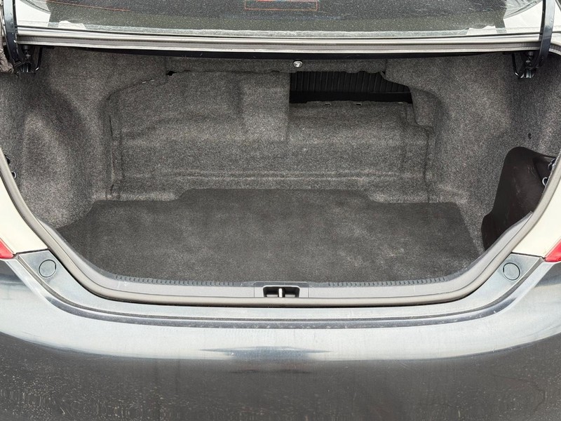 Toyota Camry Hybrid Vehicle Image 07