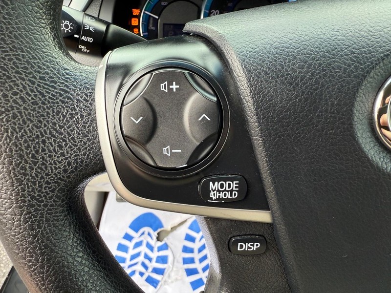 Toyota Camry Hybrid Vehicle Image 13