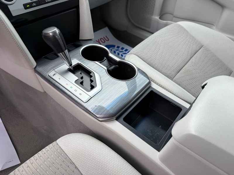 Toyota Camry Hybrid Vehicle Image 16