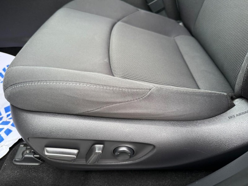 Toyota Venza Vehicle Image 25