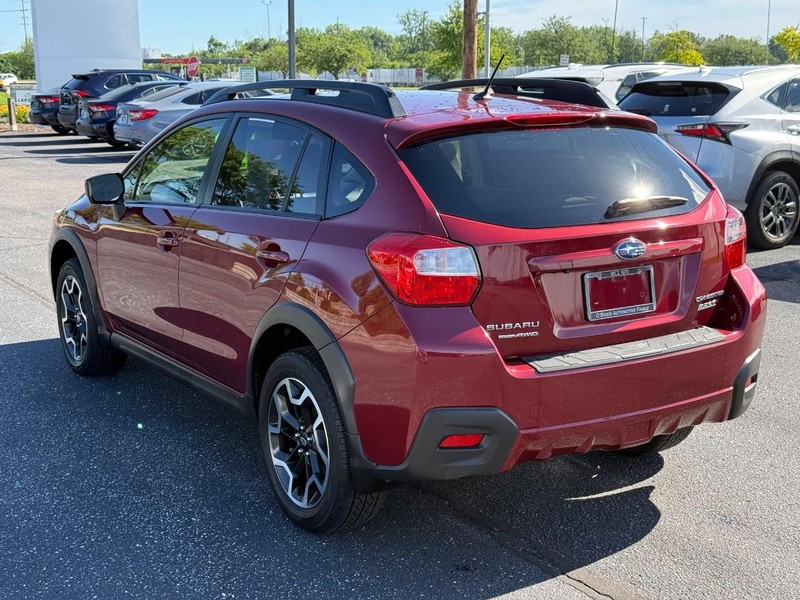 Subaru Crosstrek Vehicle Full-screen Gallery Image 05