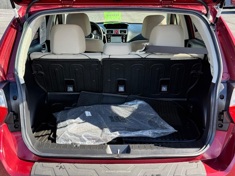Subaru Crosstrek Vehicle Full-screen Gallery Image 07