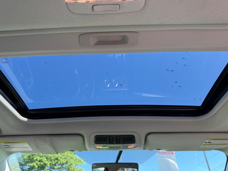 Subaru Crosstrek Vehicle Full-screen Gallery Image 11