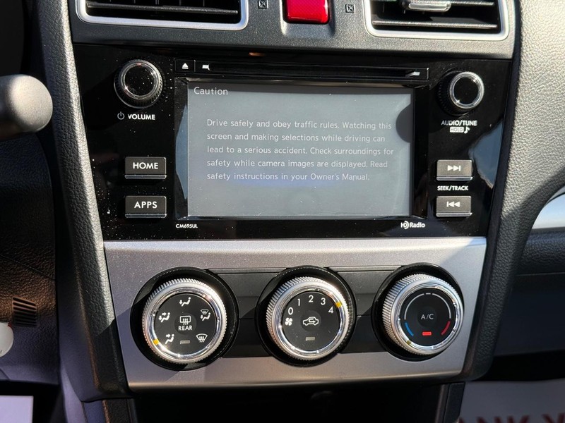 Subaru Crosstrek Vehicle Full-screen Gallery Image 17