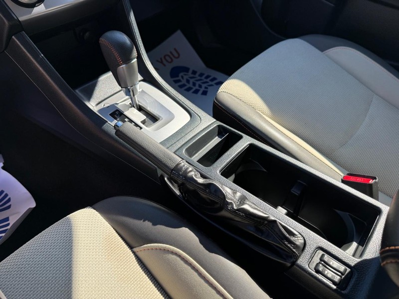 Subaru Crosstrek Vehicle Full-screen Gallery Image 19