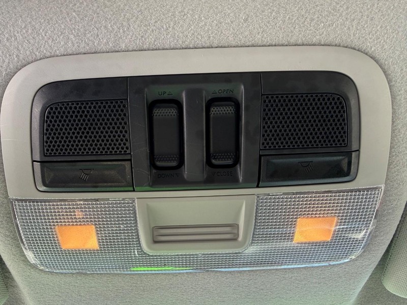 Subaru Crosstrek Vehicle Full-screen Gallery Image 21