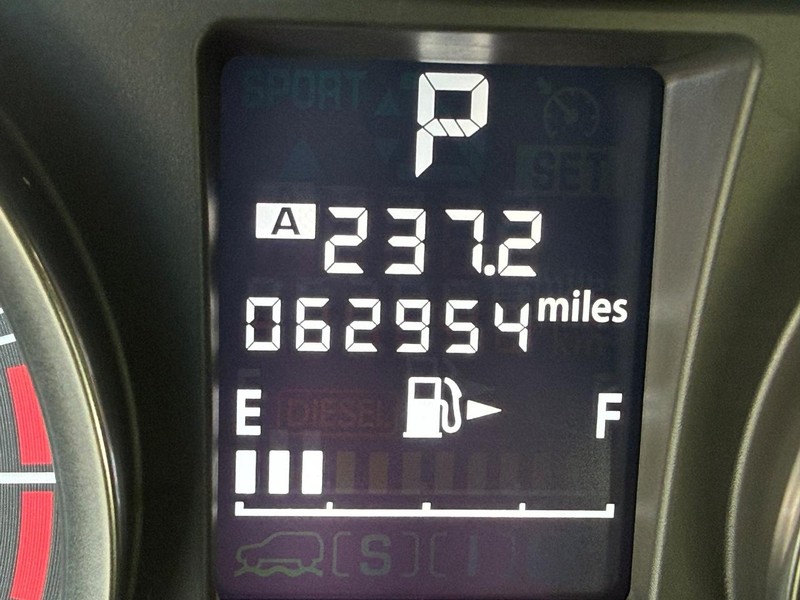 Subaru Crosstrek Vehicle Full-screen Gallery Image 23
