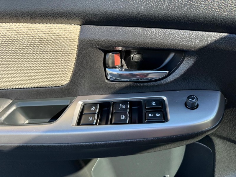 Subaru Crosstrek Vehicle Full-screen Gallery Image 24