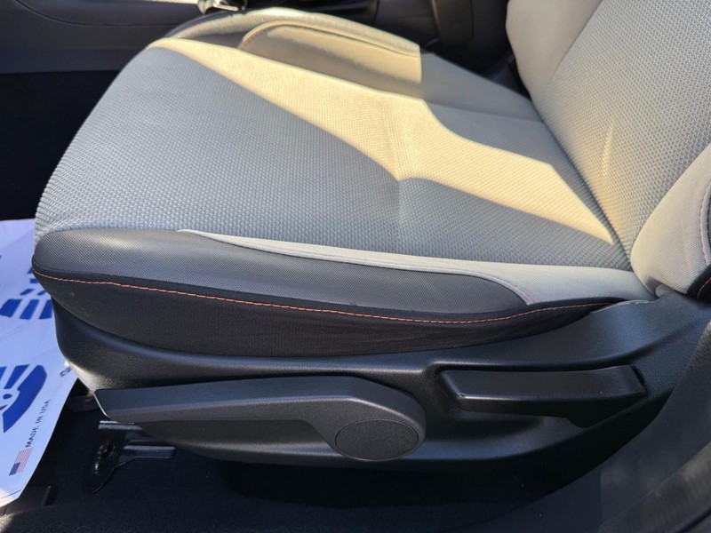 Subaru Crosstrek Vehicle Full-screen Gallery Image 25
