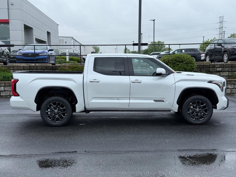 Toyota Tundra 4WD Vehicle Image 02