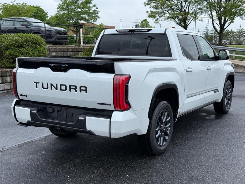 Toyota Tundra 4WD Vehicle Image 03